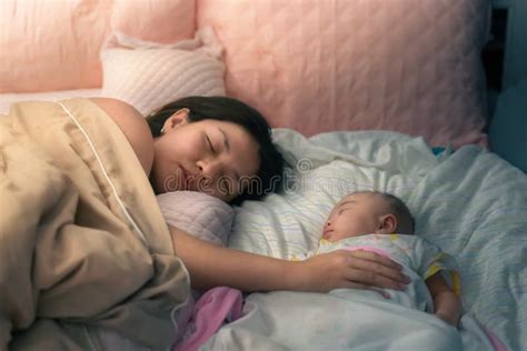 sleeping japanese mom|ROE.